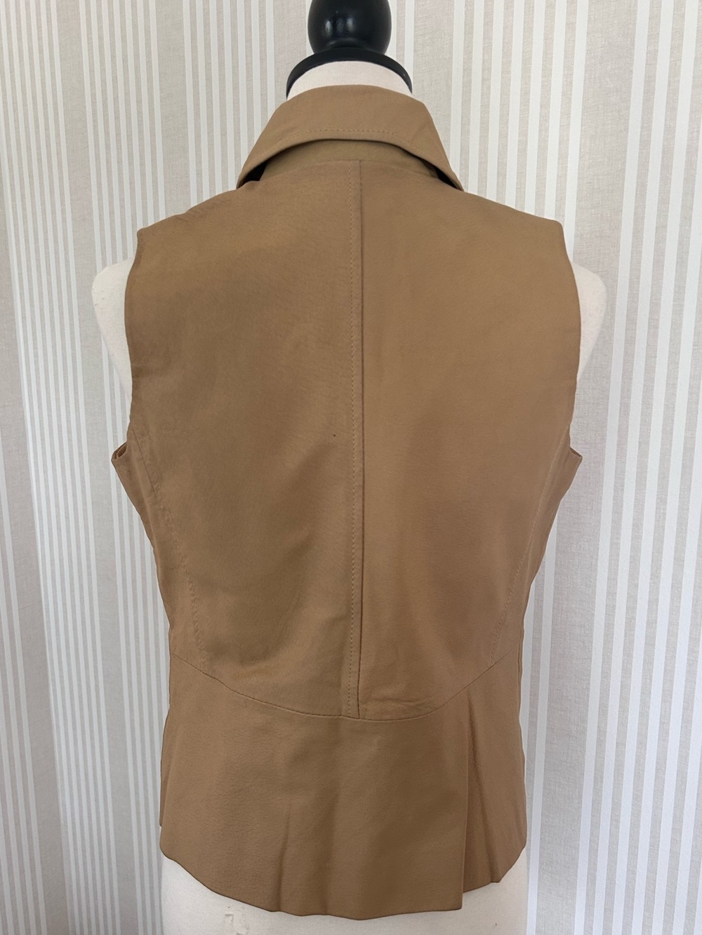 Vintage AMI 100% Genuine Leather Tan Sleeveless Zip Front Collared Vest Small - Picture 2 of 9